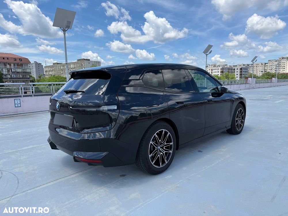 BMW iX - 8