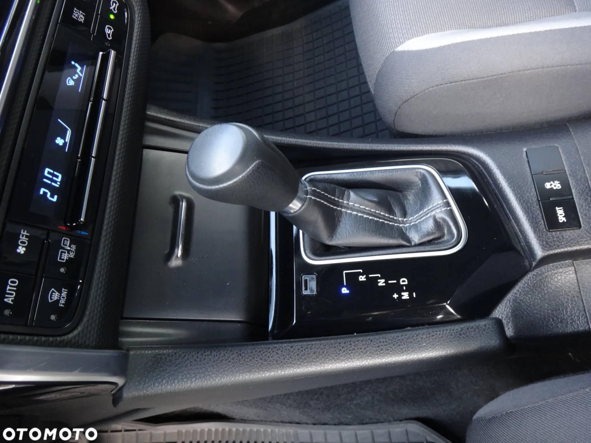 Toyota Auris - 12