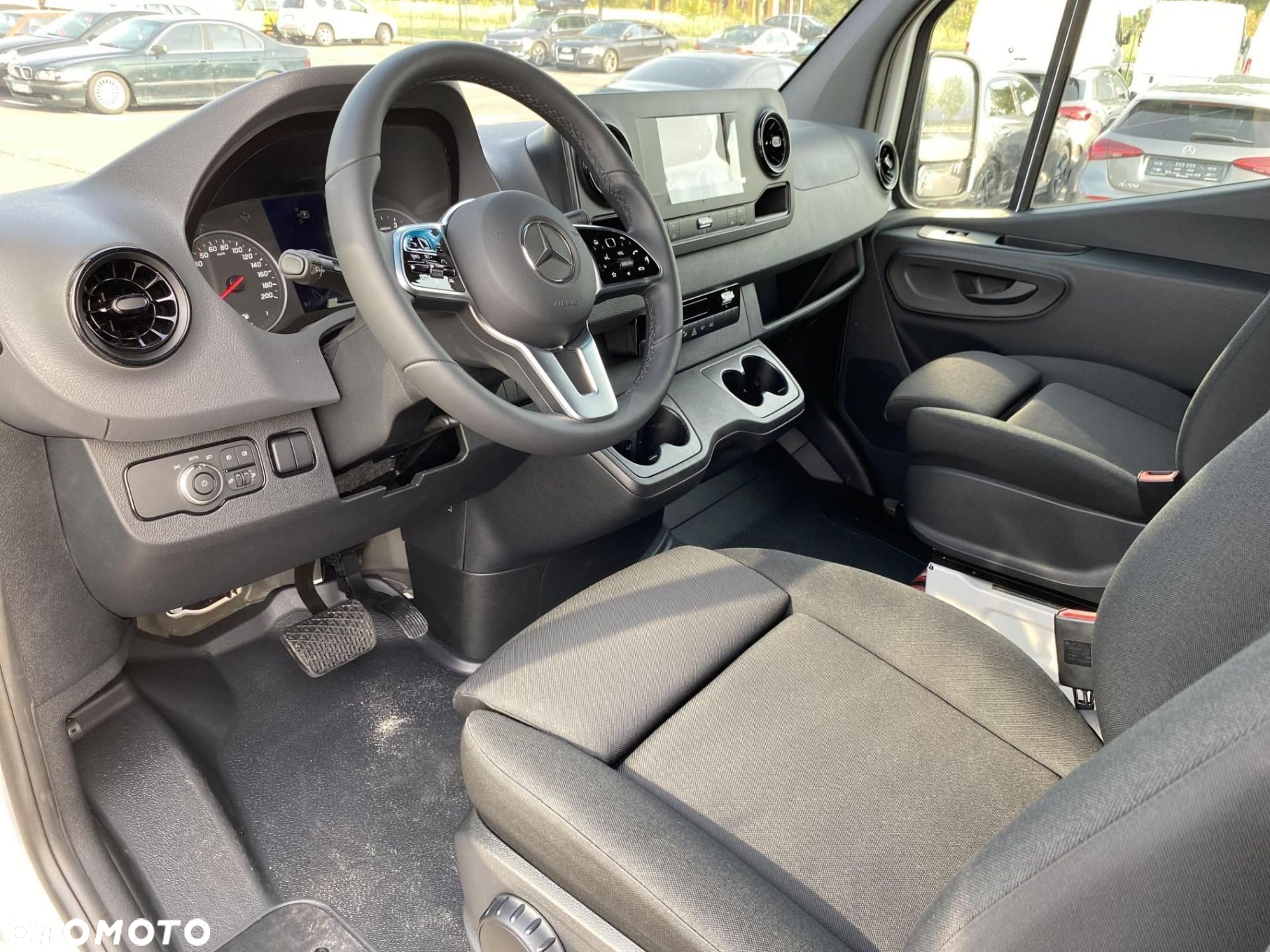 Mercedes-Benz Sprinter - 9