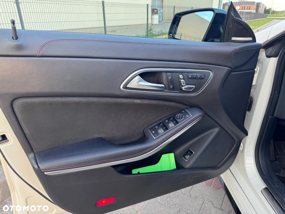 Mercedes-Benz CLA AMG 45 4-Matic - 4