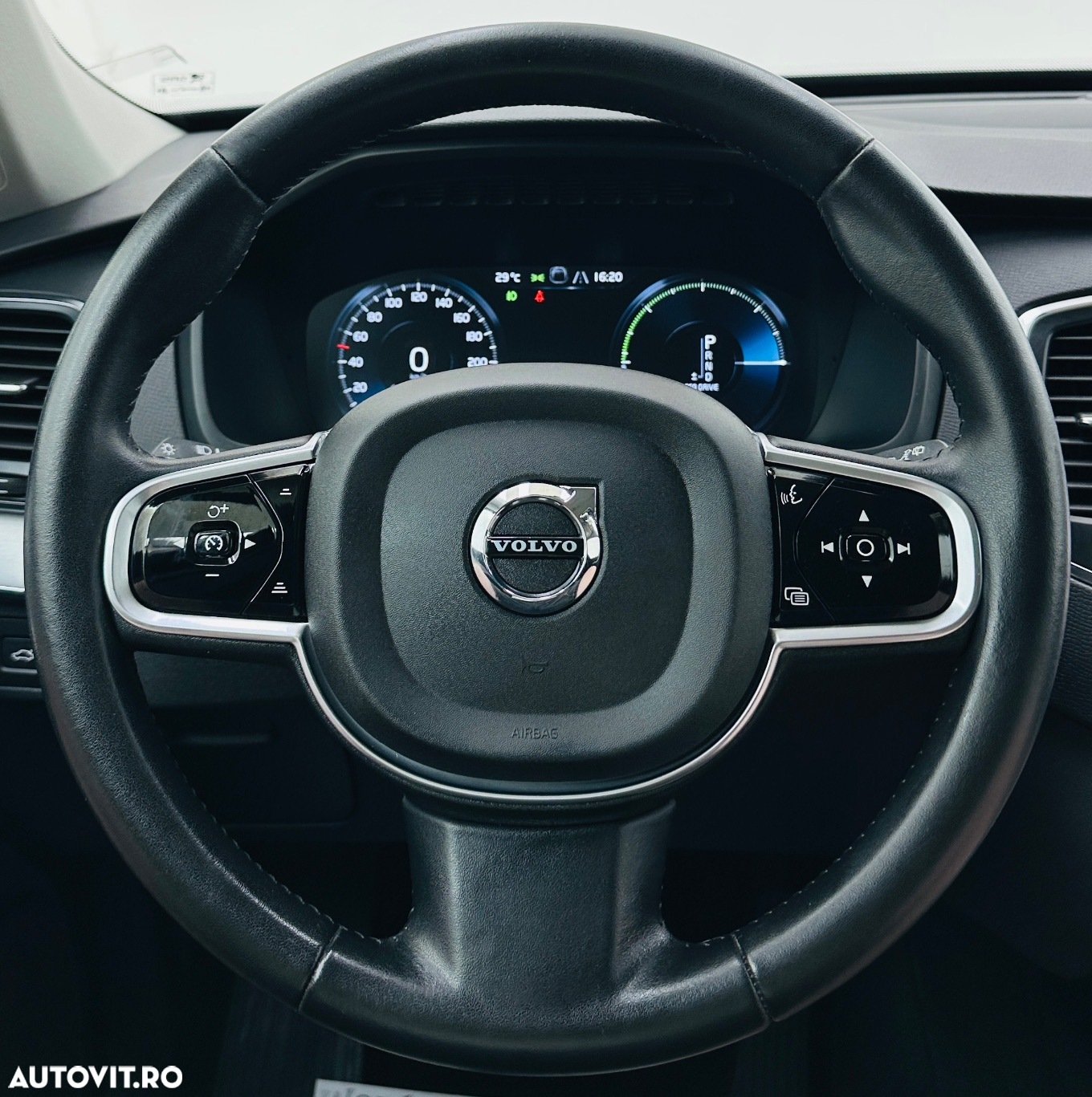 Volvo XC 90 D5 AWD Geartronic Momentum - 37