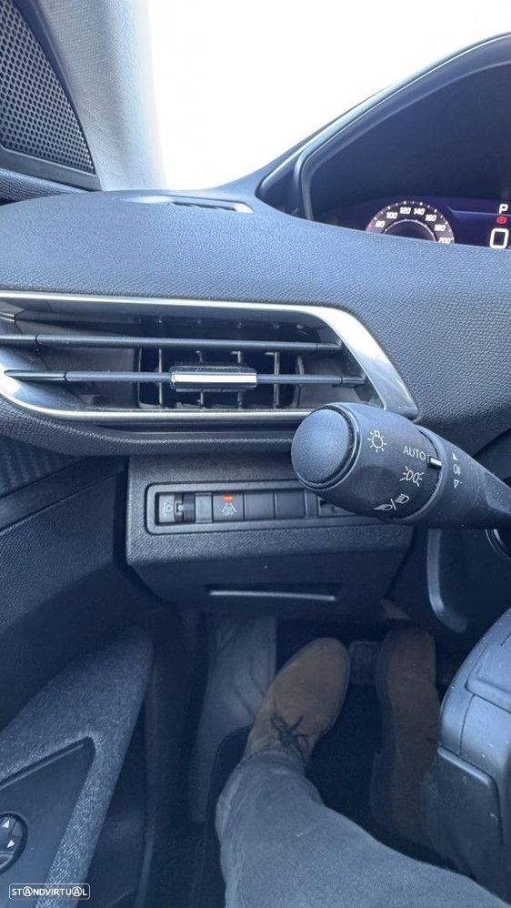 Peugeot 5008 1.2 PureTech Allure Pack EAT8 - 26