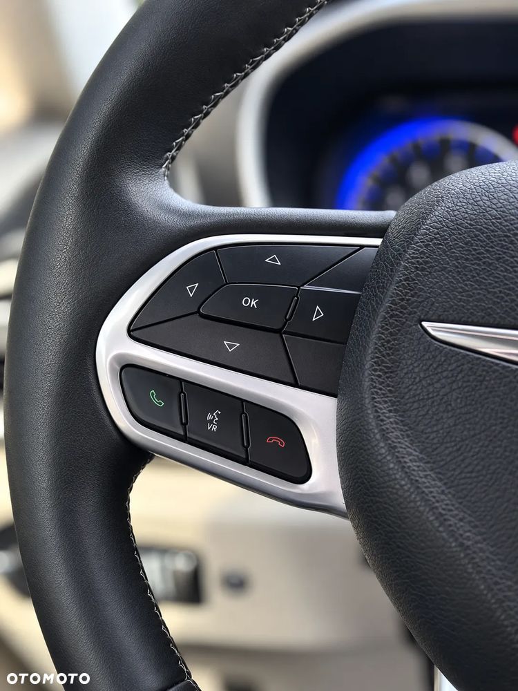 Chrysler Pacifica - 19