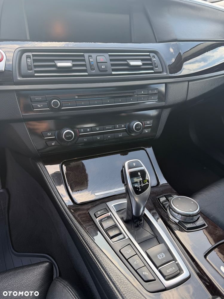 BMW Seria 5 525d xDrive Sport-Aut - 25