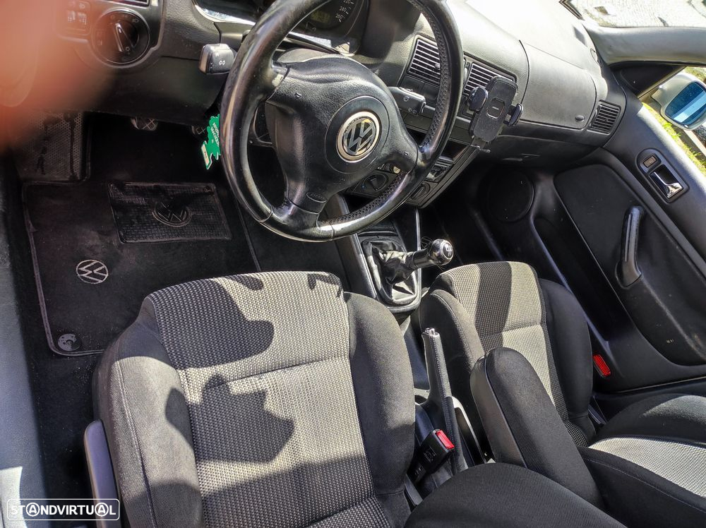 VW Golf 1.6i Highline EC - 21