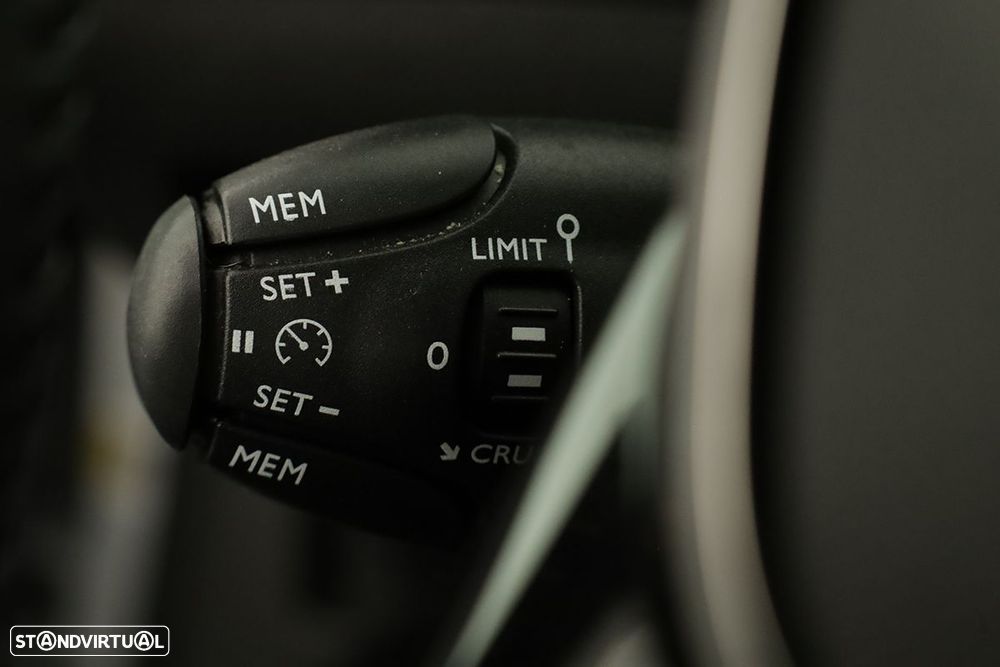 Peugeot 2008 1.2 PureTech Allure - 18