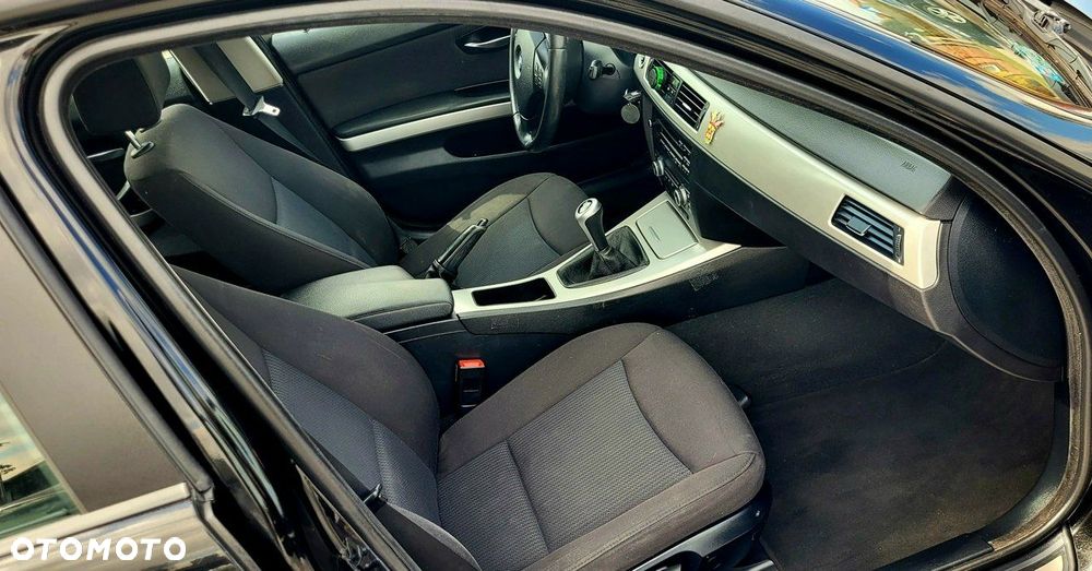 BMW Seria 3 318i - 8