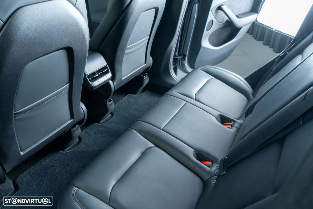 Tesla Model Y Performance Dual Motor AWD - 12