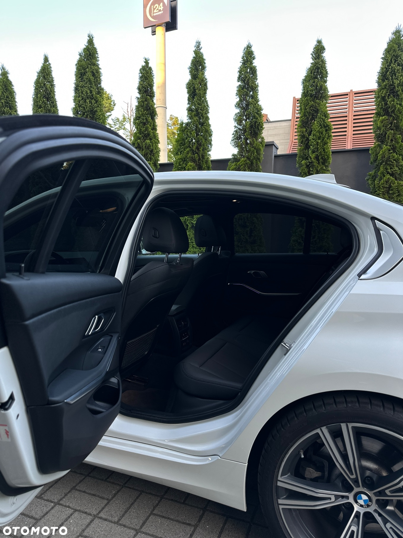 BMW Seria 3 330i Sport Line - 17