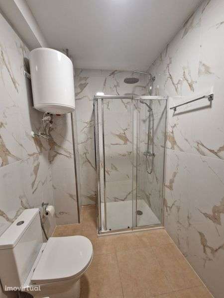 Arrendamento T1  - R. Marquês Sá da Bandeira VNG - Grande imagem: 3/9