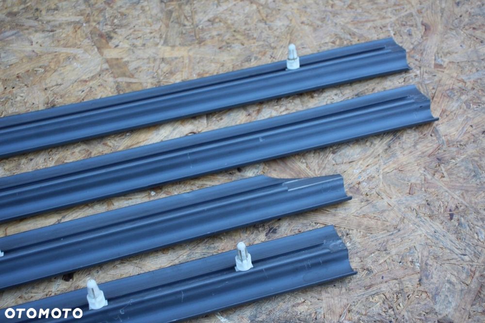 Listwy wewnętrzne progu dywanu szare komplet BMW e32 - 6
