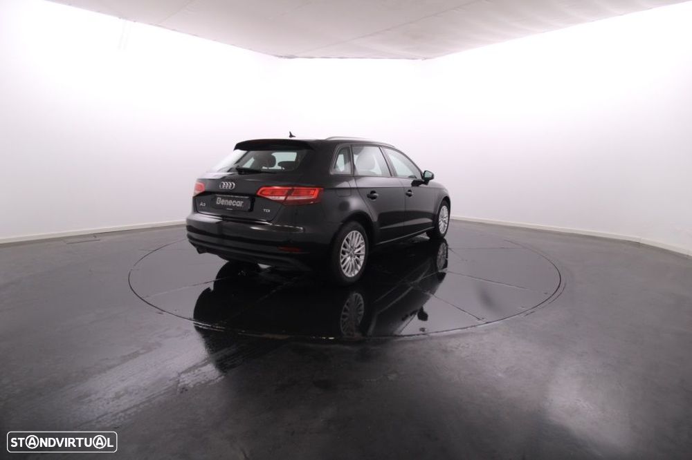 Audi A3 Sportback 1.6 TDI - 7