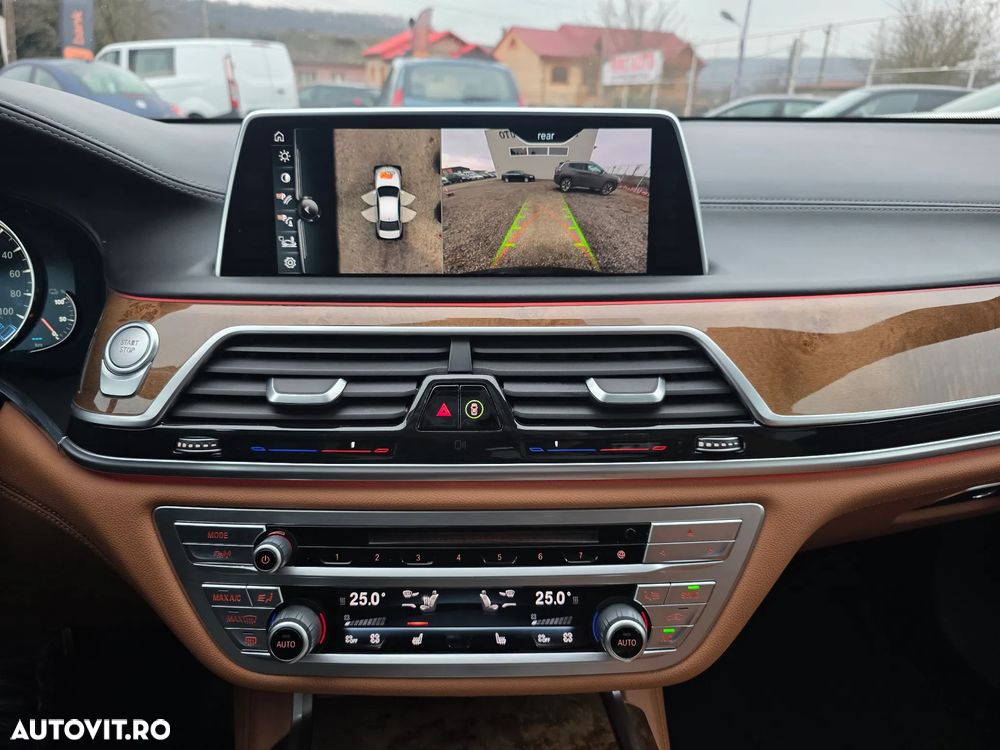 BMW Seria 7 740e iPerformance - 30