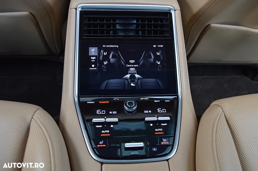 Porsche Panamera 4S - 31