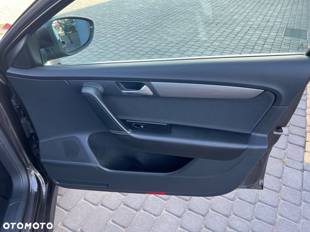 Volkswagen Passat 1.6 TDI BMT Comfortline - 27