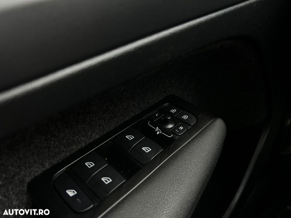 Volvo XC 40 - 30