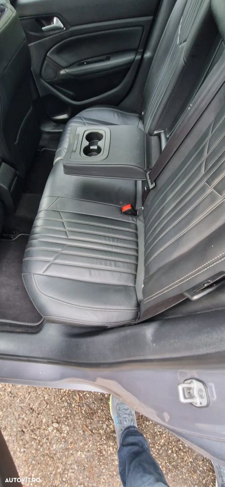 Peugeot 308 SW 1.2 L PureTech Turbo S&S EAT8 Allure - 10