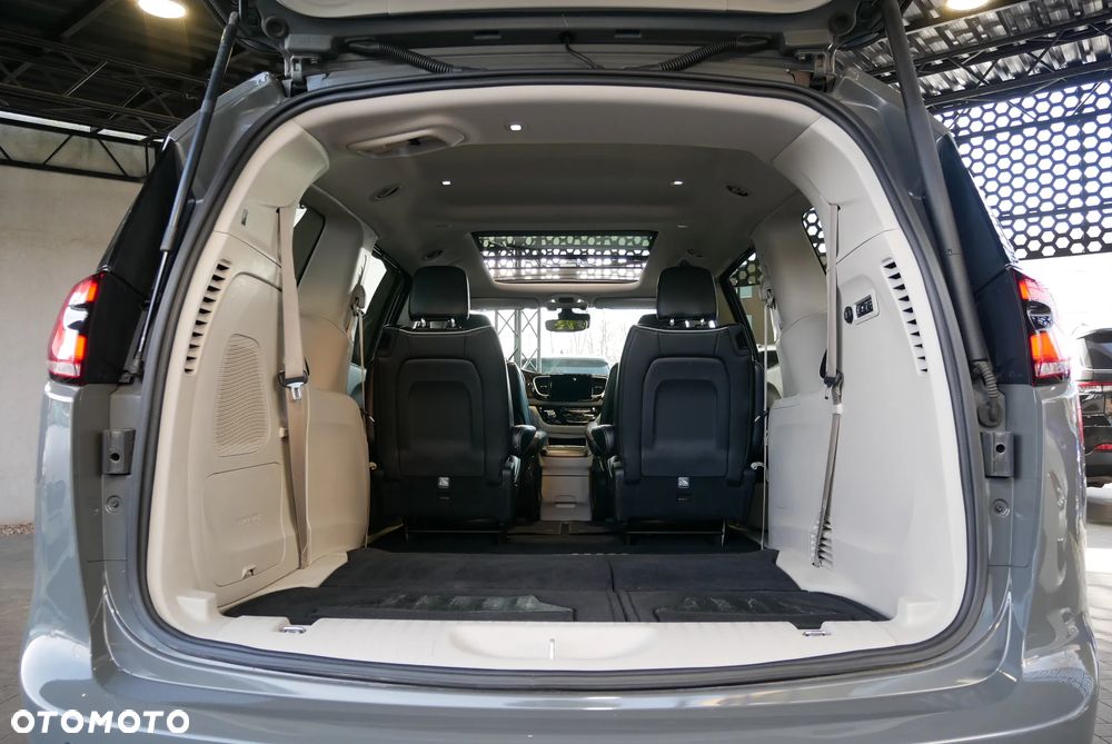 Chrysler Pacifica - 31