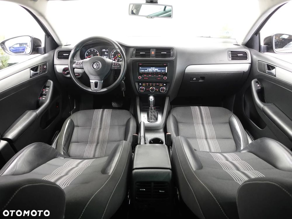 Volkswagen Jetta 1.4 TSI DSG Match - 27