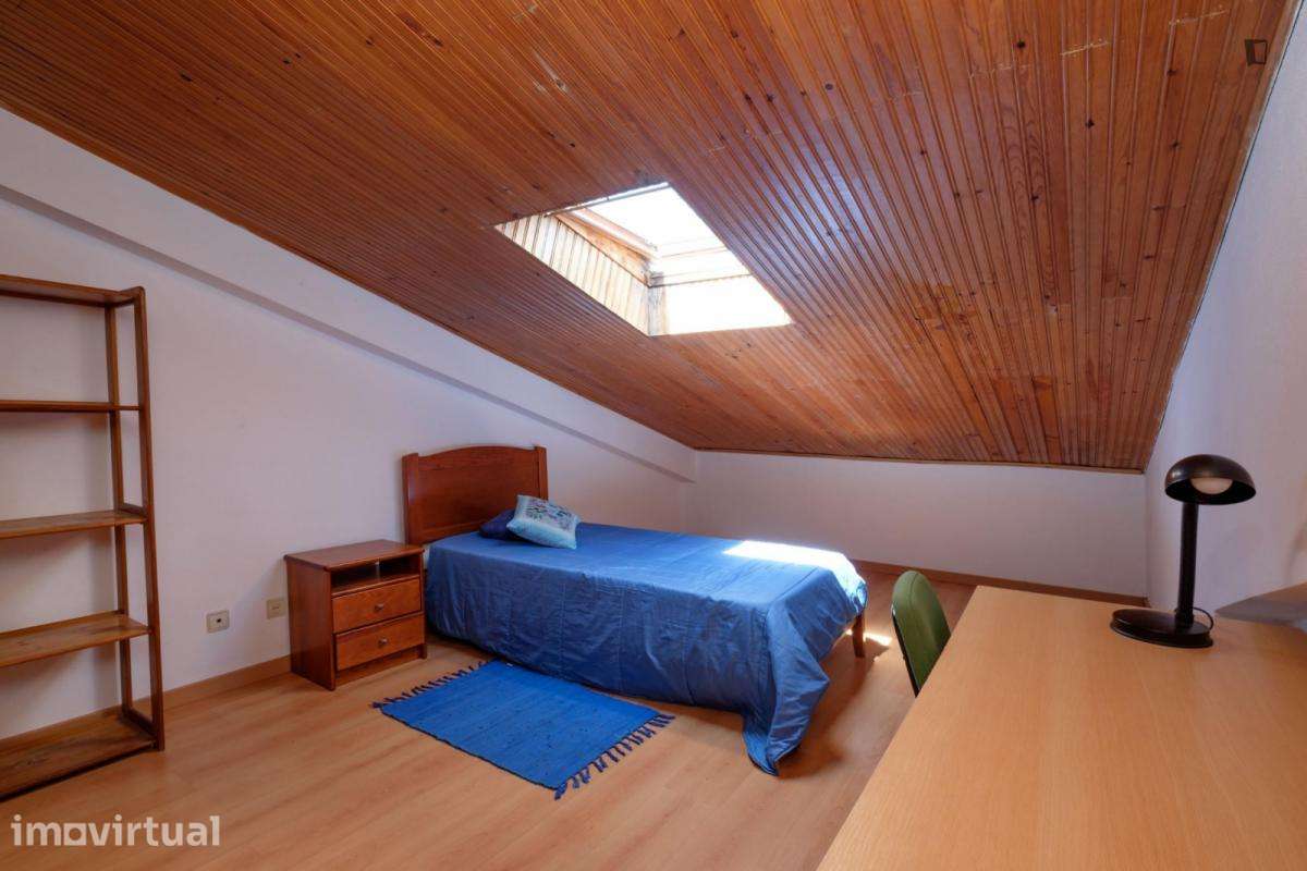 Quarto - localizado em Conchada Coimbra - Grande imagem: 2/14