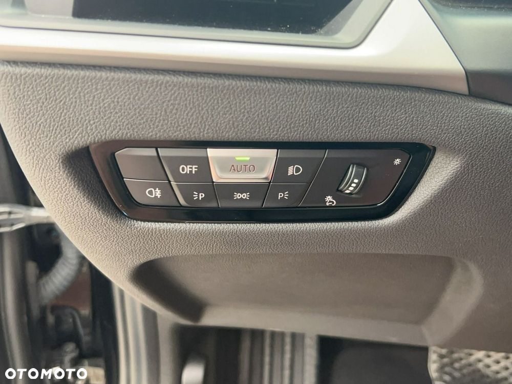 BMW Seria 3 318d mHEV - 11