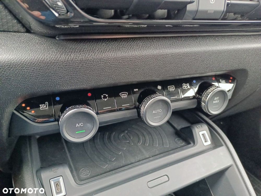 Citroën C4 1.2 PureTech Max S&S EAT8 - 26