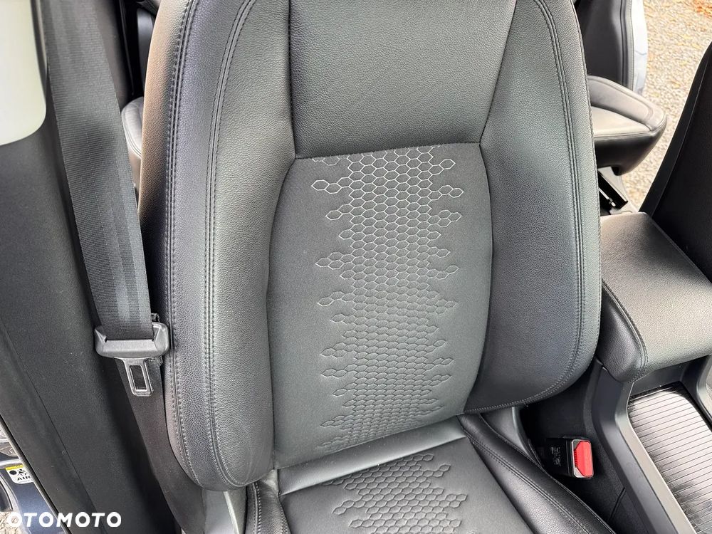 Land Rover Discovery Sport - 33
