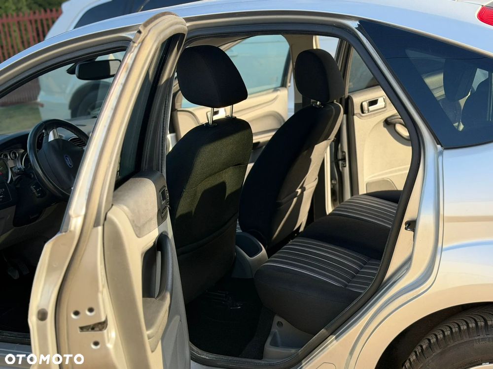 Ford Focus 1.6 16V Style - 24