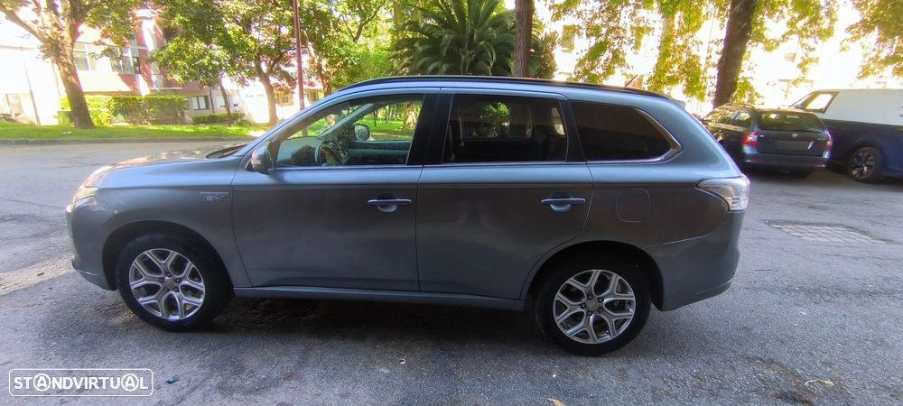 Mitsubishi Outlander 2.0 MIVEC Instyle Navi+ - 12