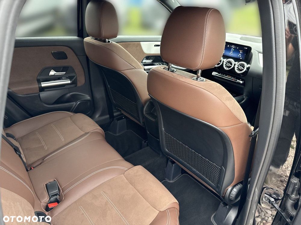 Mercedes-Benz GLA - 21