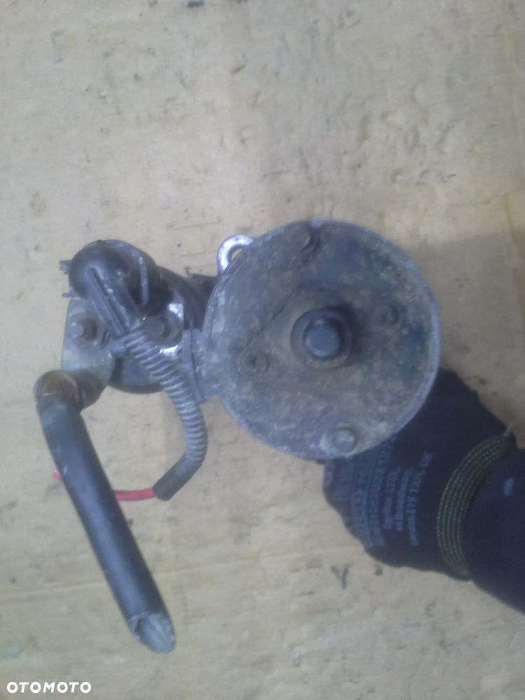 Volkswagen Caddy 2.0 SDi rozrusznik - 5