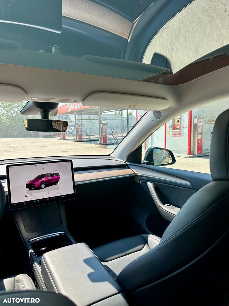 Tesla Model Y - 28
