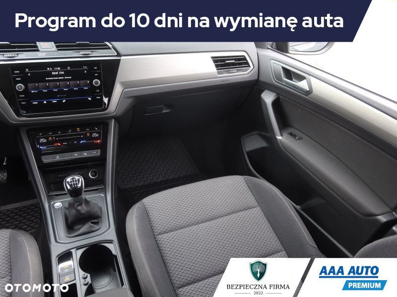 Volkswagen Touran - 10