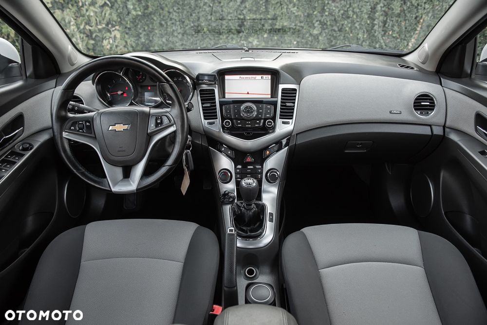 Chevrolet Cruze 1.8 LS - 25