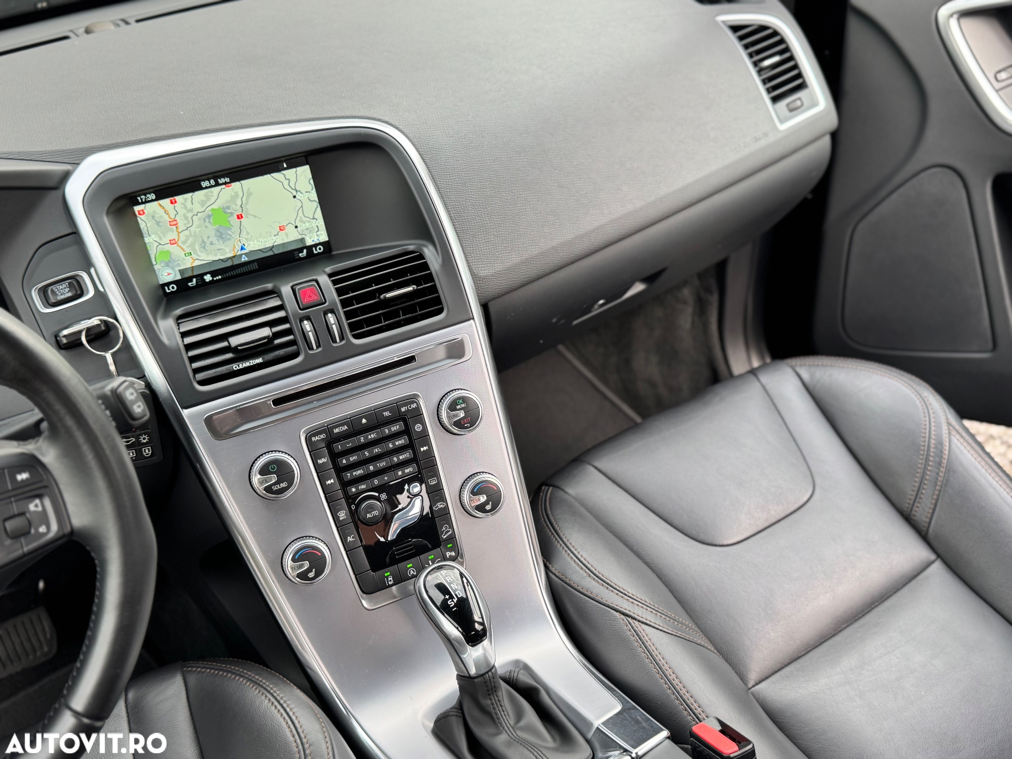 Volvo XC 60 D5 AWD Geartronic Summum - 7