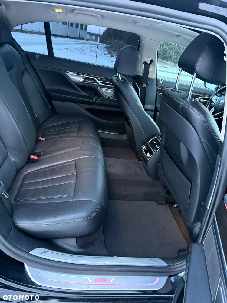 BMW Seria 7 740Li xDrive - 26