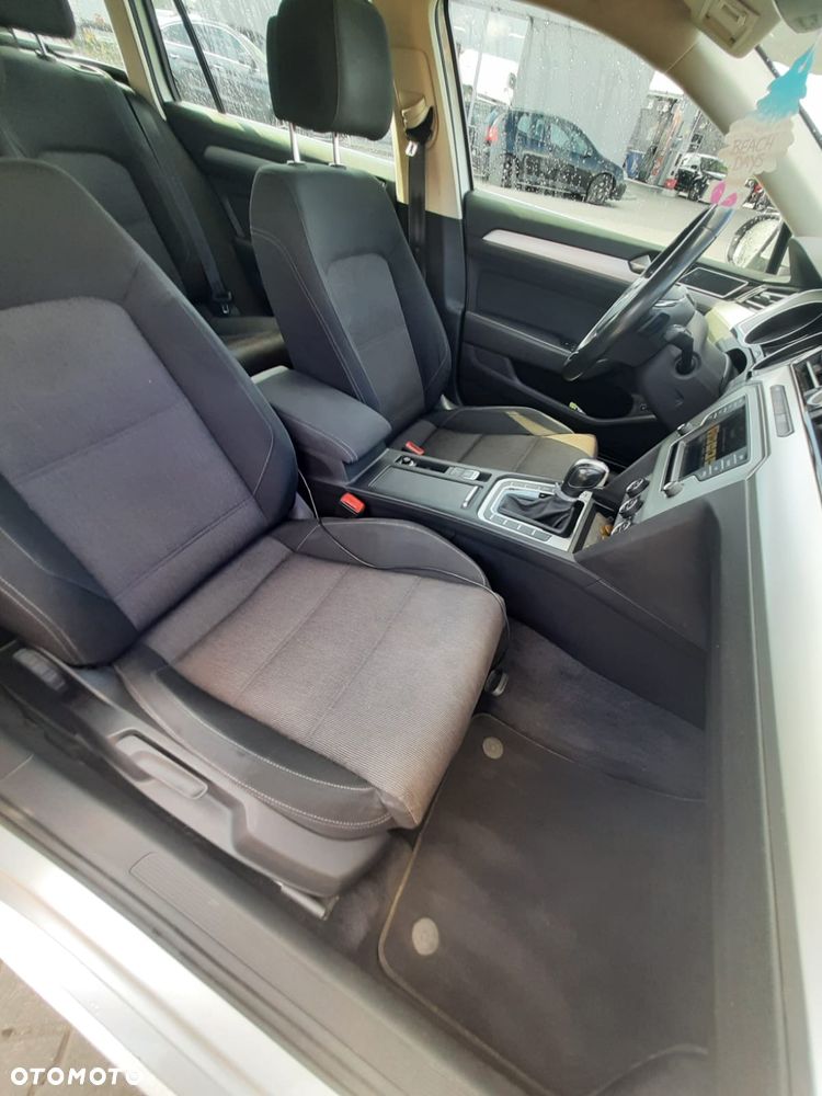 Volkswagen Passat 2.0 TDI (BlueMotion Technology) DSG Comfortline - 11