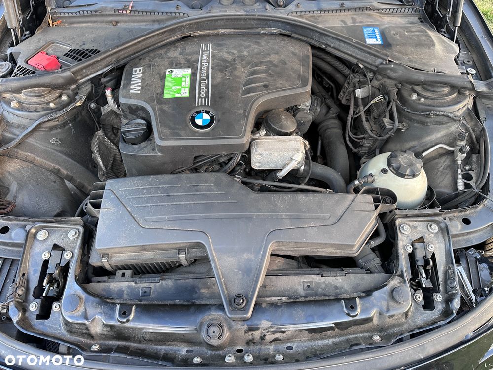 BMW Seria 3 328i Sport Line - 39