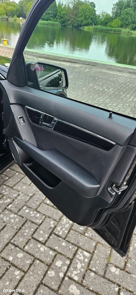 Mercedes-Benz Klasa C 180 CGI Automatik BlueEFFICIENCY - 24