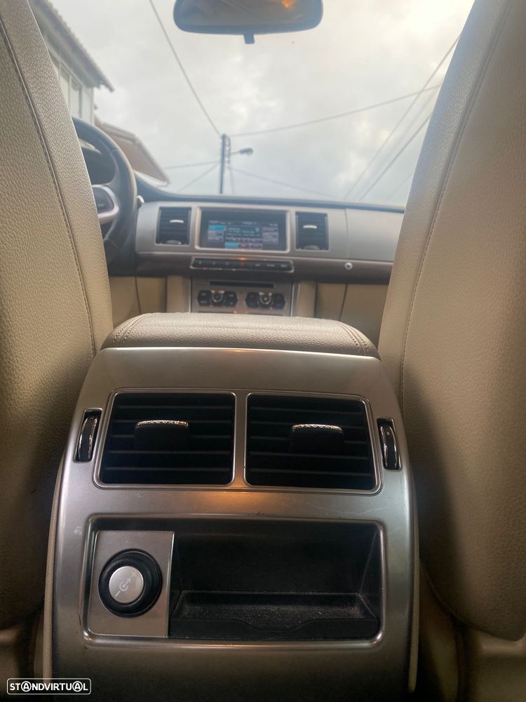 Jaguar XF Sportbrake 2.2 D Premium Luxury - 19