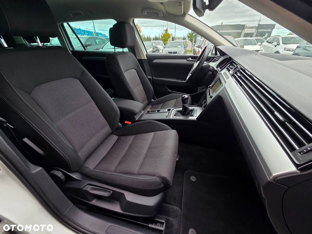 Volkswagen Passat 2.0 TDI (BlueMotion Technology) Comfortline - 15