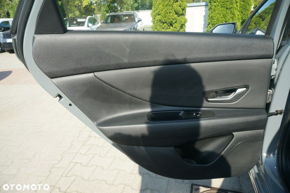 Hyundai Elantra 1.6 Modern - 22