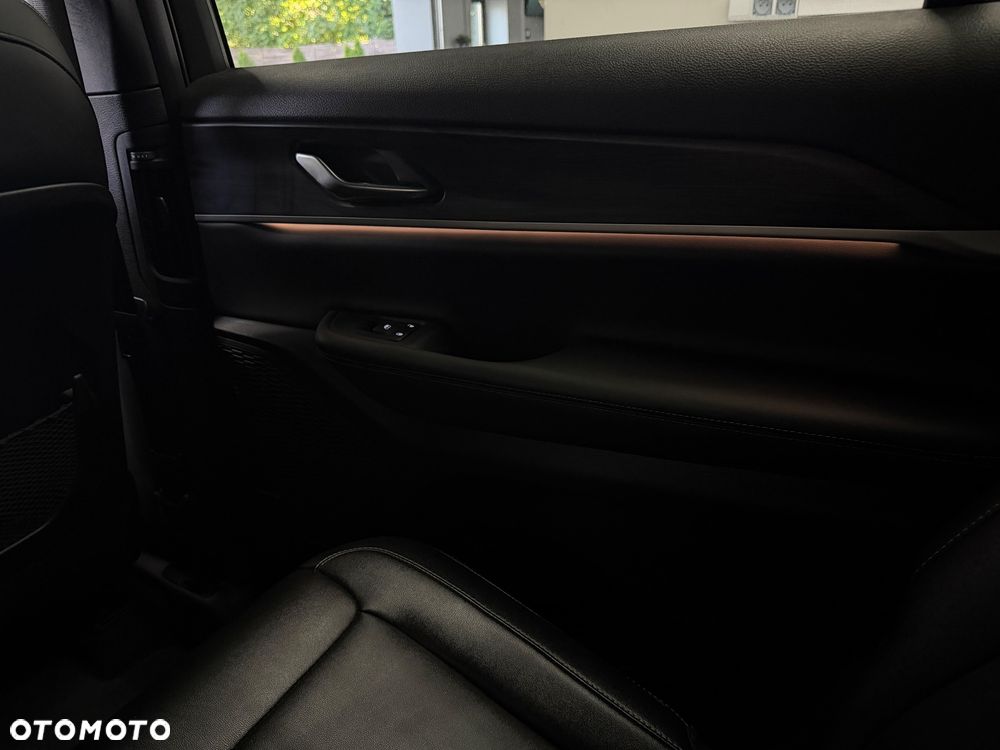 Jeep Grand Cherokee - 23