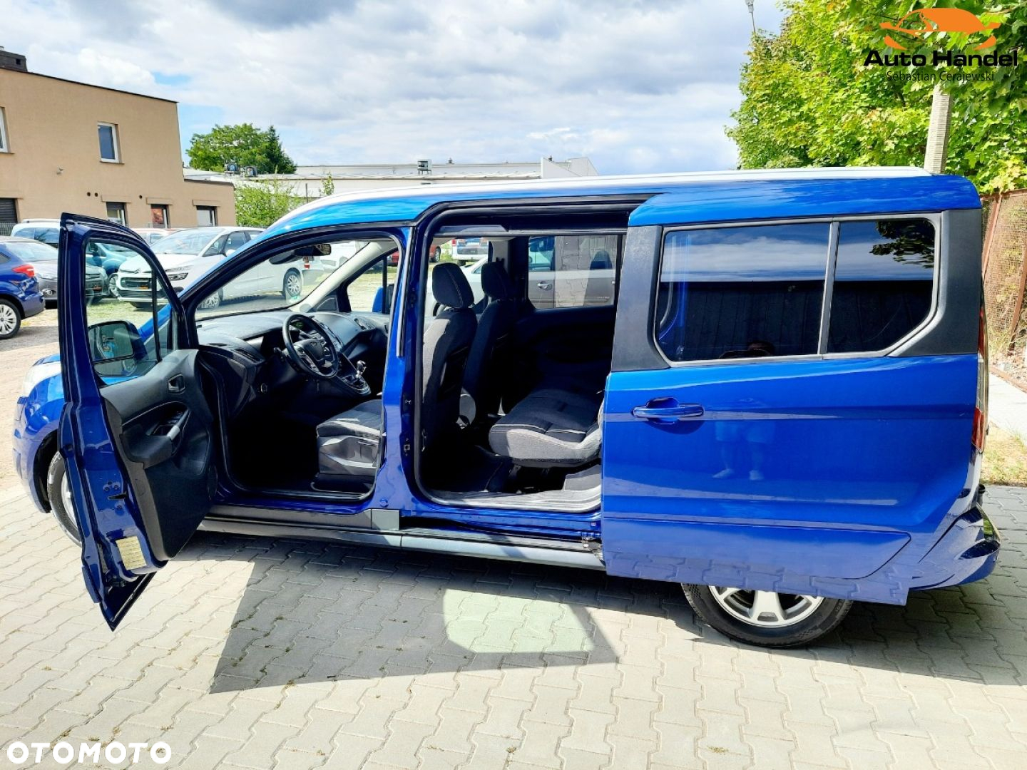 Ford Tourneo Connect Grand - 32