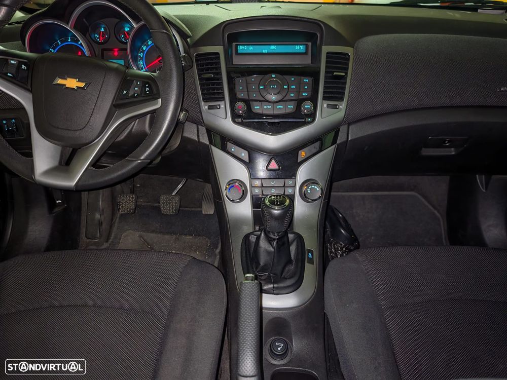 Chevrolet Cruze 1.6 LT - 8