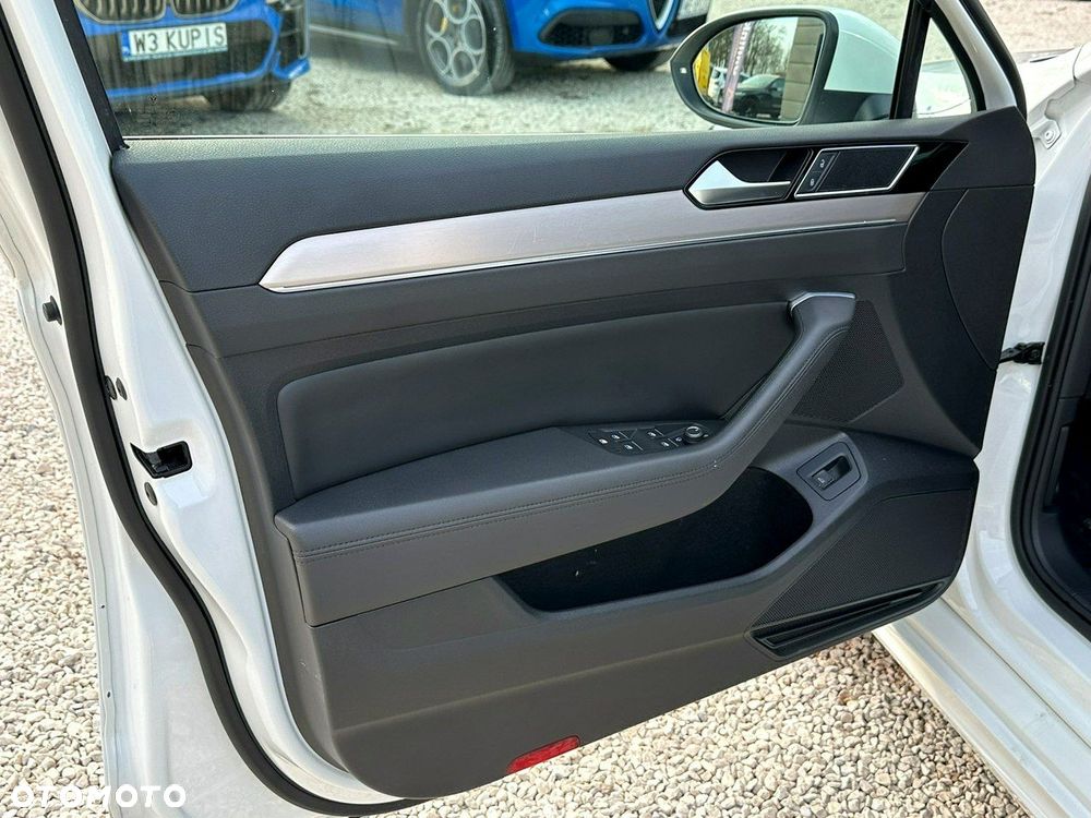 Volkswagen Passat - 17