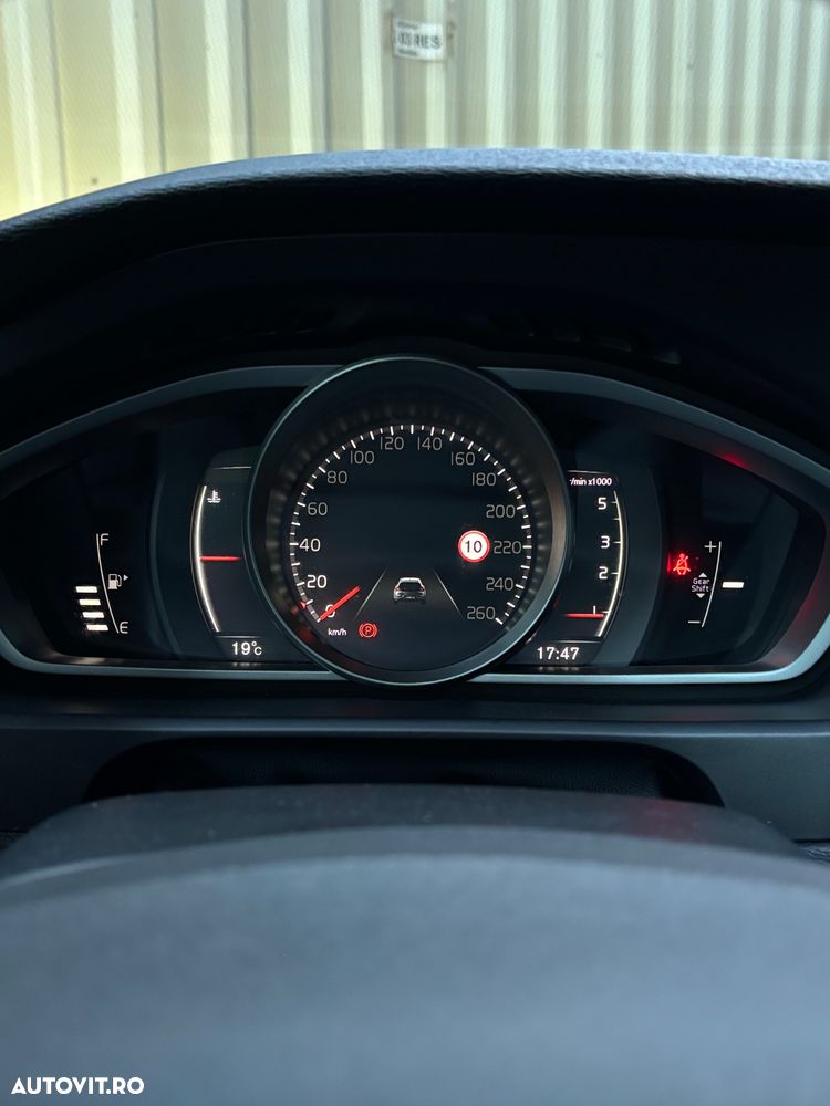 Volvo V40 D2 Momentum - 13
