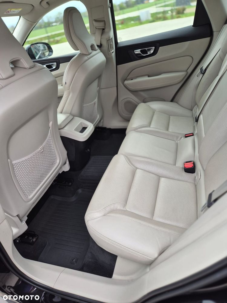 Volvo XC 60 D5 AWD Inscription - 4