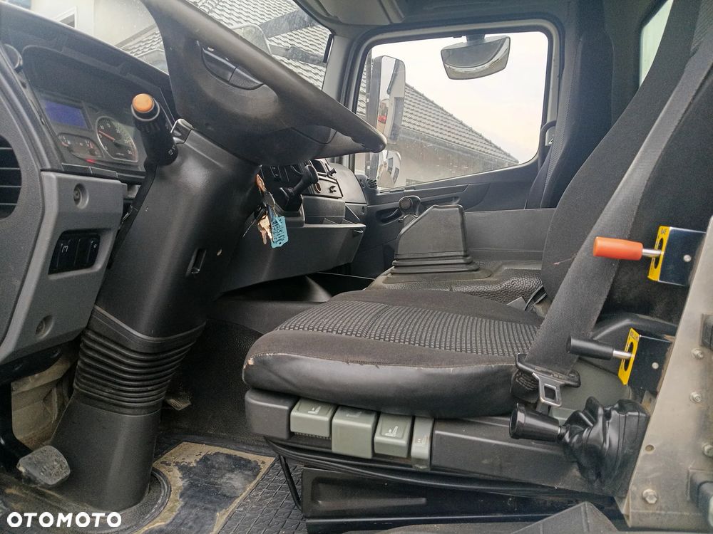 Mercedes-Benz 1833 - 4