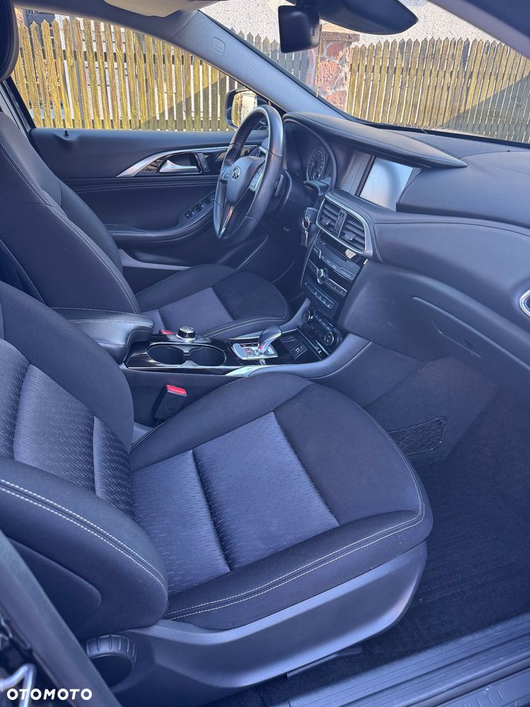 Infiniti Q30 1.6t Sport 7DCT - 4